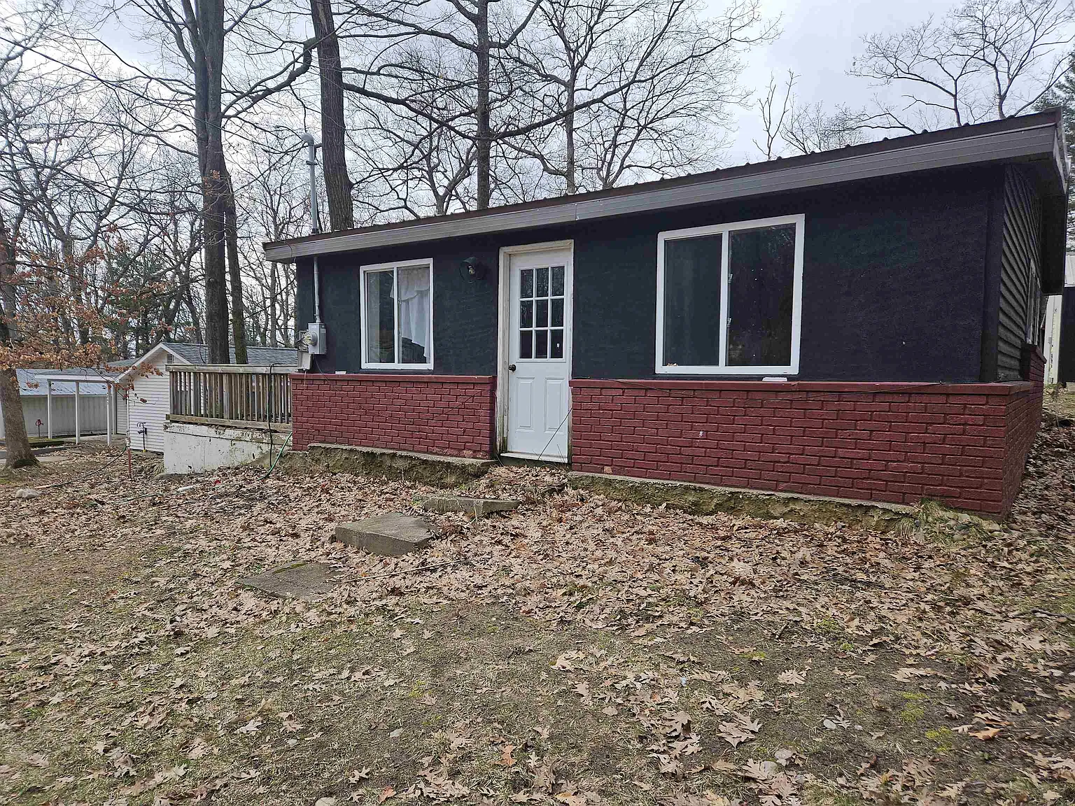 4813 Poplar Dr photo 1