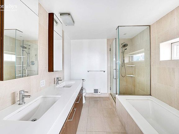 4th image of 39 E 29th St APT 30A