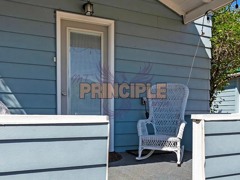 2021 Johns Ave — Photo 4