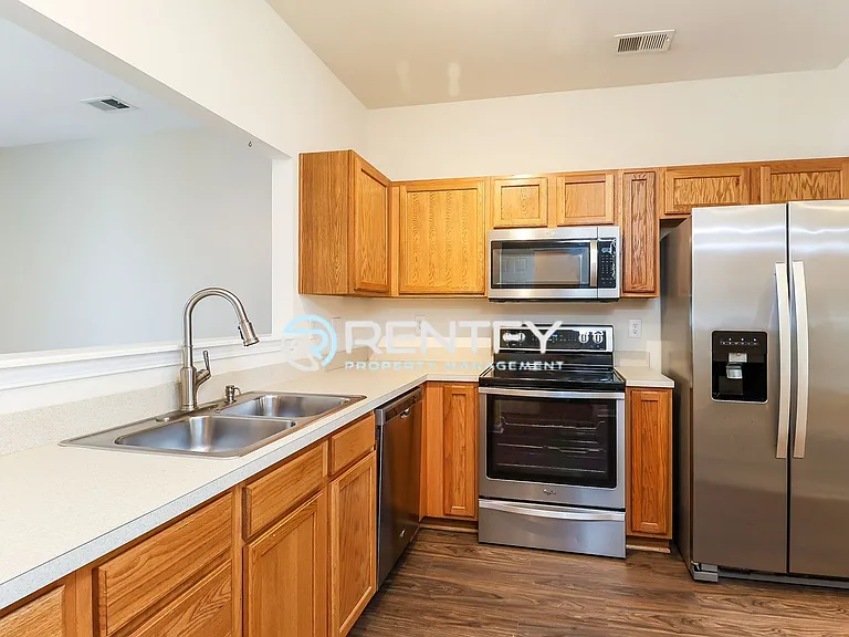 18478 Streamline Ct — Photo 6