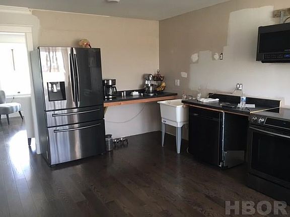 2nd image of 431 Willow Dr