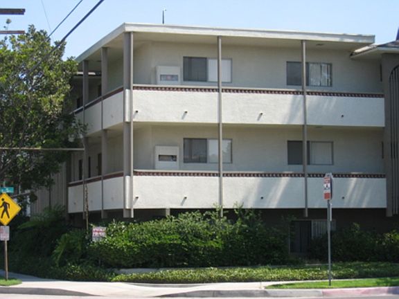 2nd image of 4160 W 182nd St APT 208