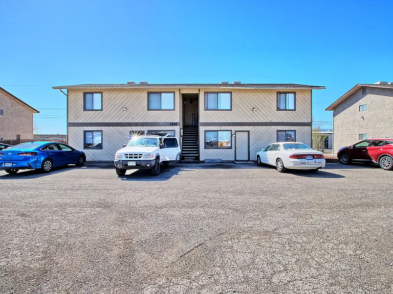 2541 Grand Ave — Photo 1
