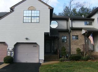 326 Oak Knoll Dr, Manalapan, NJ 07726