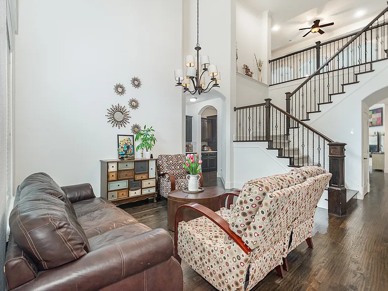 605 Conifer Ln — Photo 6