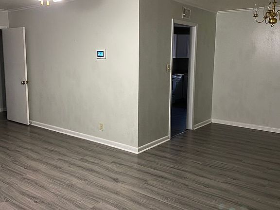 5th image of 833 Camilla Dr