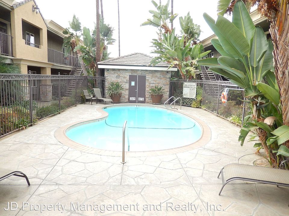 1st image of 800 N Mollison Ave Unit 27