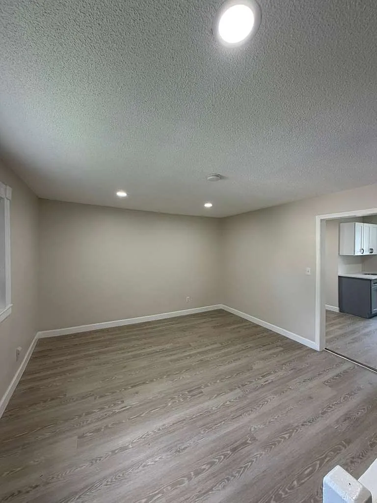 2 bed, $1,400 — Photo 2