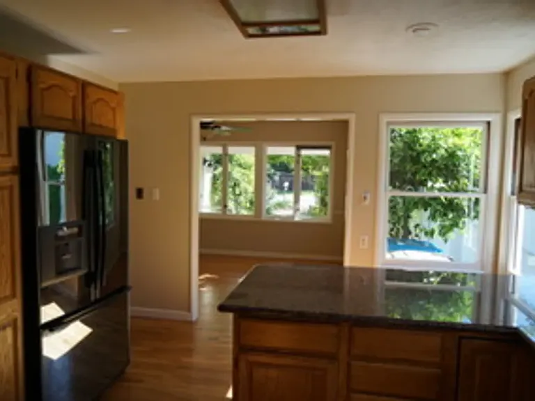 342 E Oakwood Blvd — Photo 8