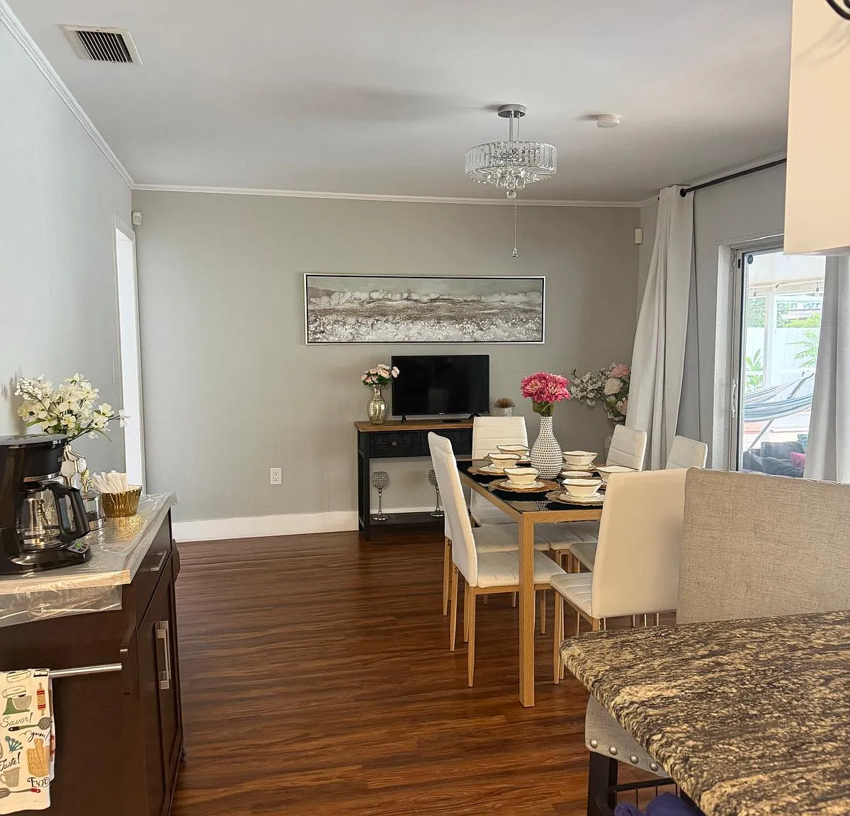 3 bed, 1469 sqft, $2,400 — Photo 3