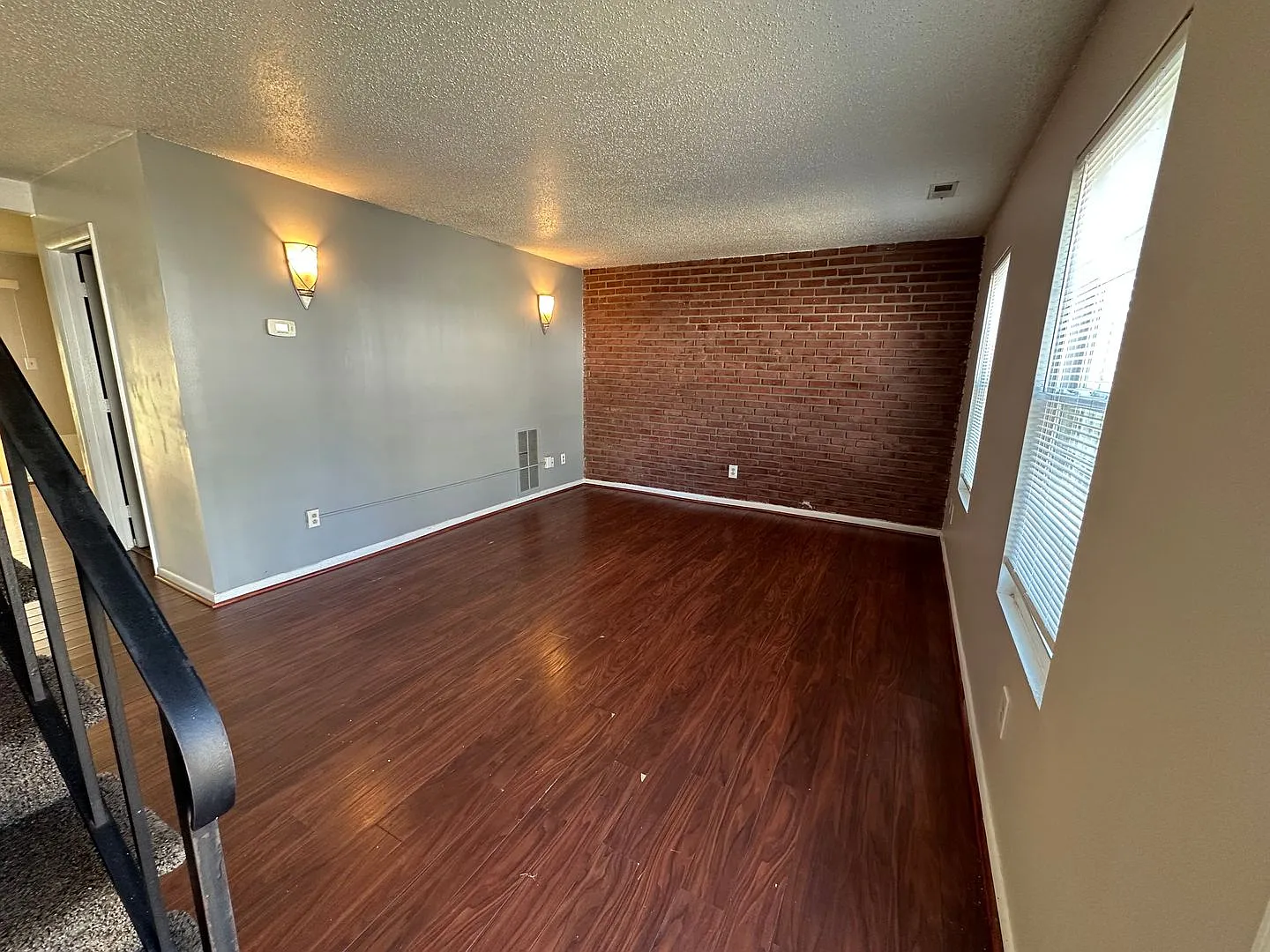 3-Bedroom Townhome Near Little Creek Naval Base — Photo 2