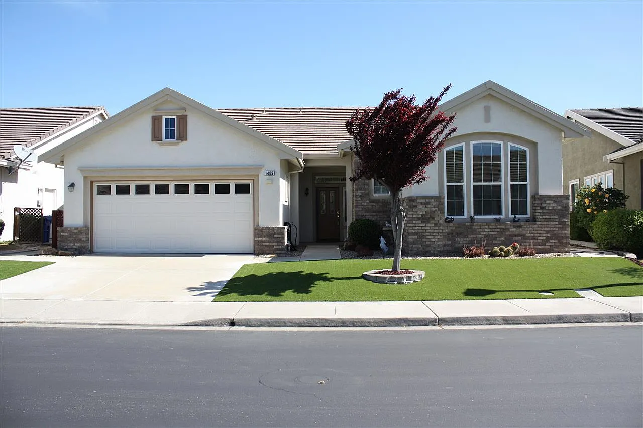 1489 Bismarck Ln photo 1