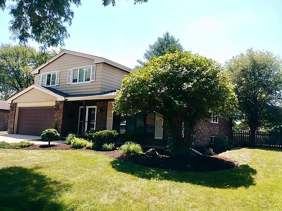 2nd image of 719 E Burr Oak Dr