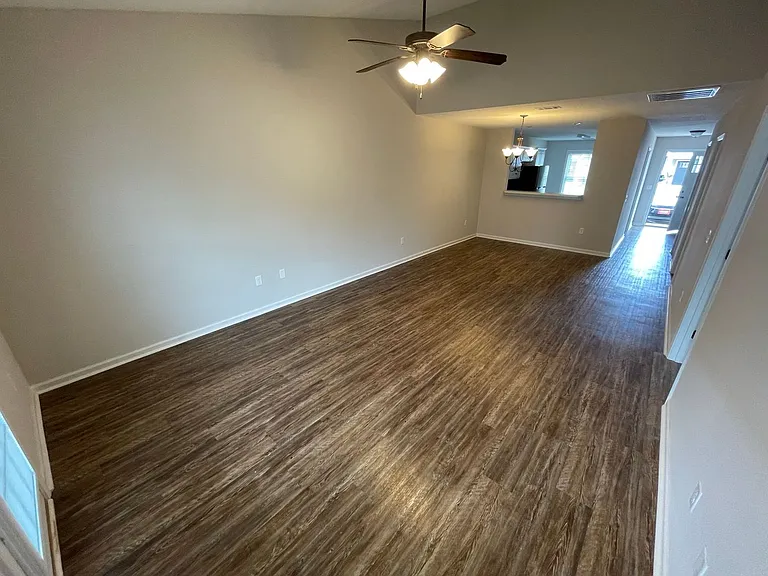 429 Andover Dr — Photo 5