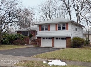 380 Elliot Pl, Paramus, NJ 07652