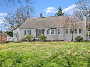 425 Wormwood Rd, Fairfield, CT 06824