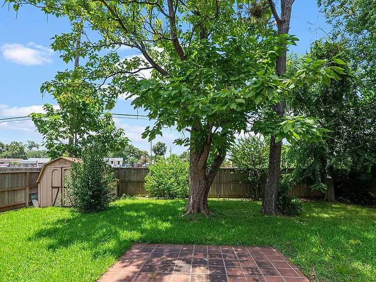 14910 Grassington Dr — Photo 19