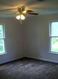 3rd image of 1602 Evergreen St