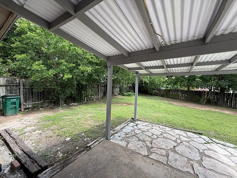 1109 Village Green Dr — Photo 23