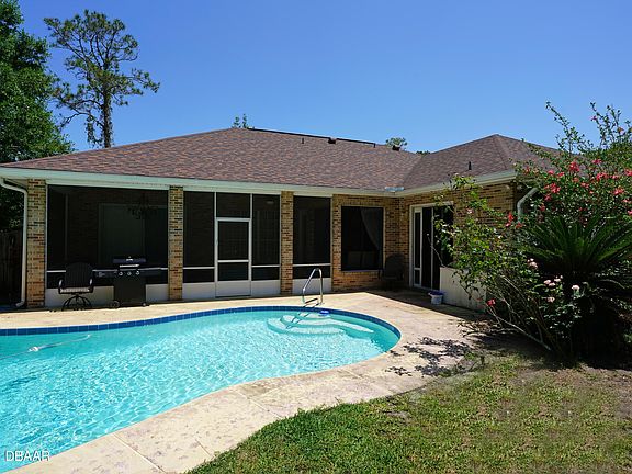 3rd image of 19 Carriage Creek Way