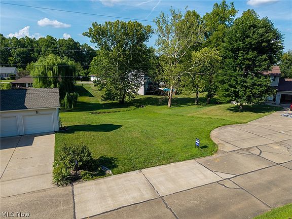 5th image of E Wildwood Dr