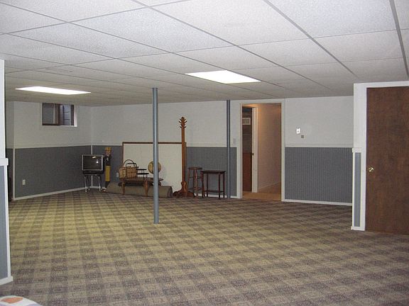 3rd image of 901 Olympic St