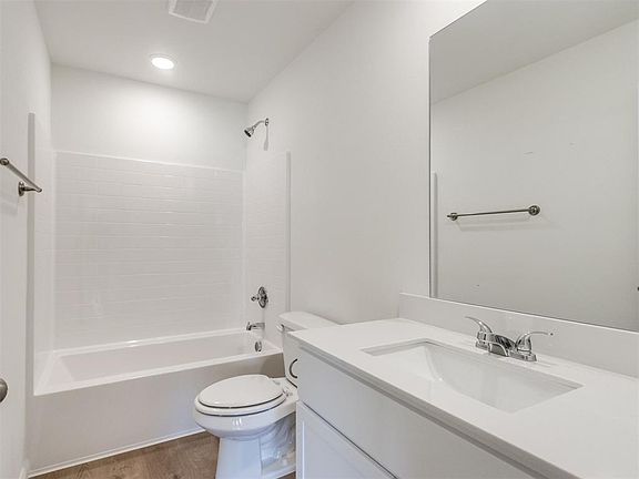 5th image of 1208 E Stallion Ln