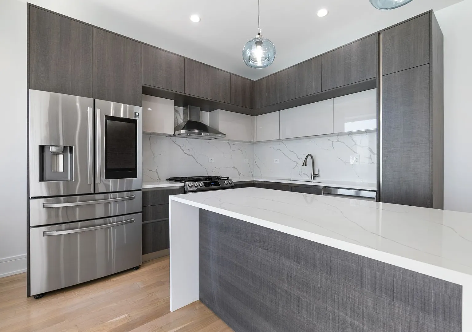 2 bed, 1019 sqft, $4,100 — Photo 4