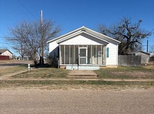 1310 N 7th St, Ballinger, TX 76821