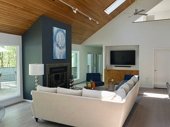 4th image of 212 Treescape Dr
