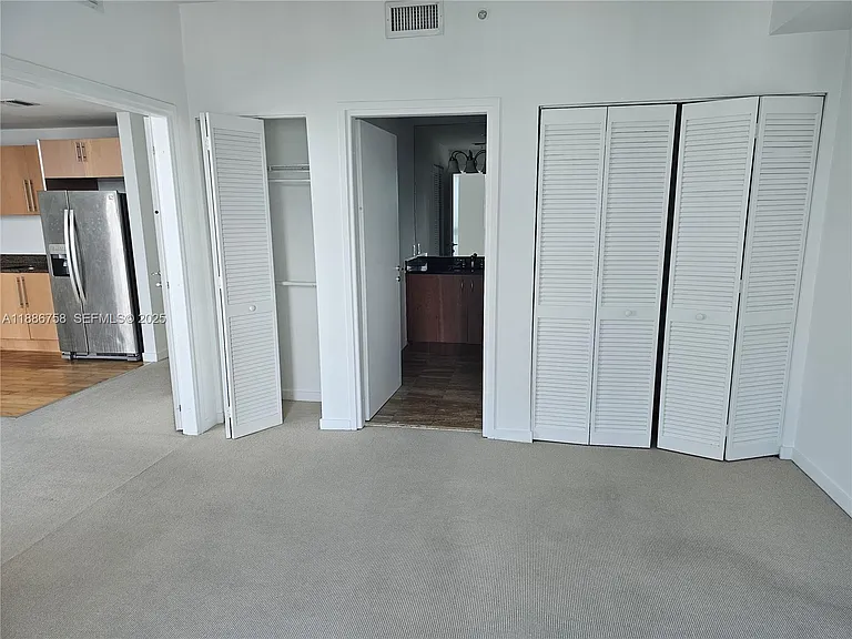 300 S Biscayne Blvd — Photo 2