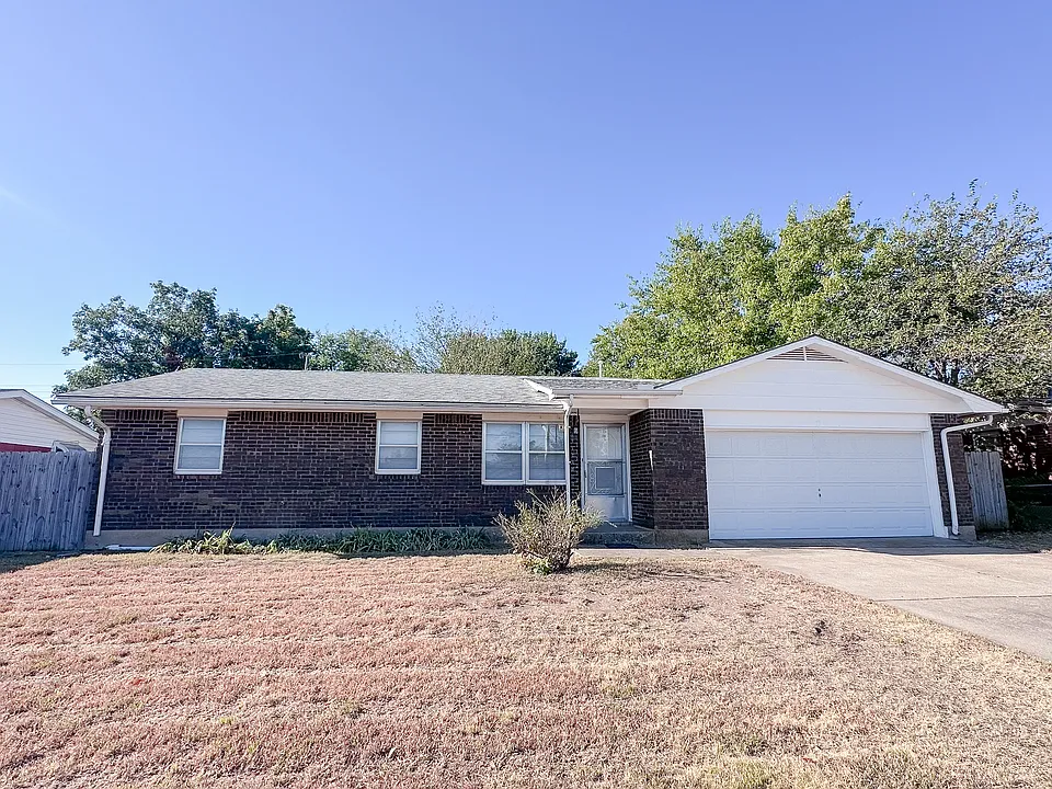 137 NE Cimarron Trl