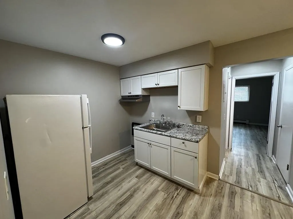 325 Pike St — Photo 2