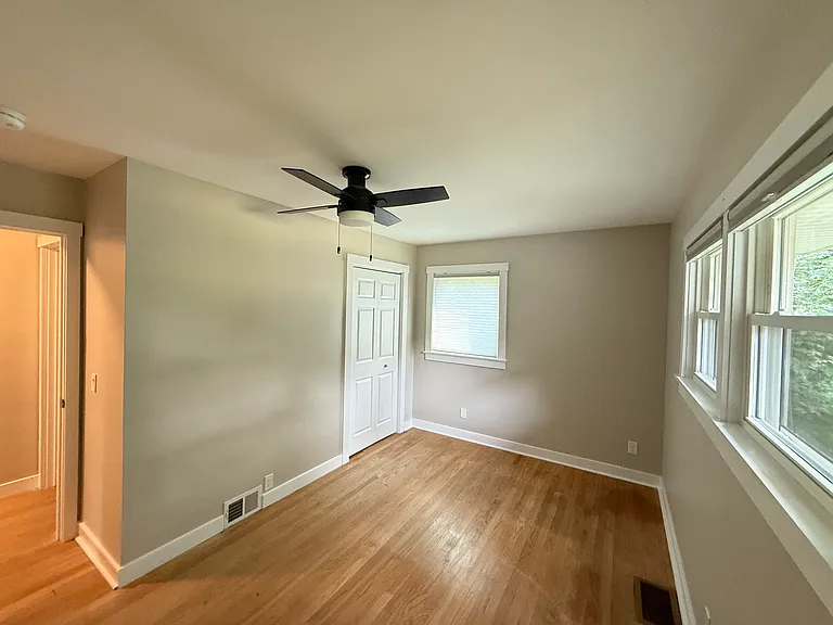 66 Davis Pkwy — Photo 16