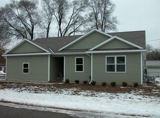 902 N York St, Belding, MI 48809