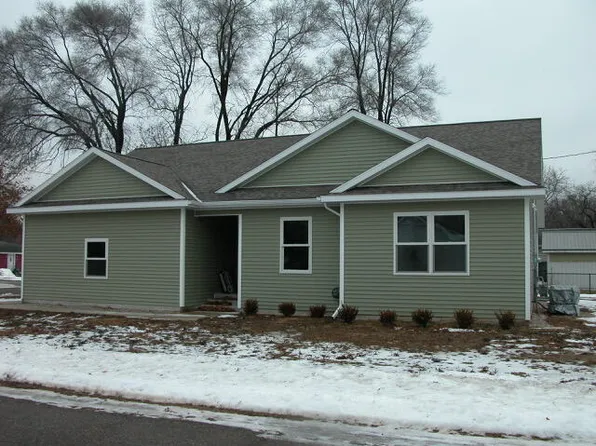 902 N York St, Belding, MI 48809