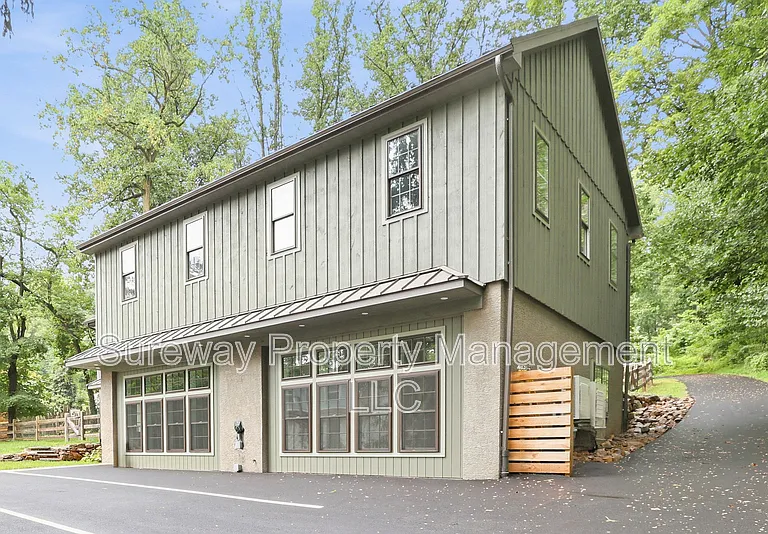 5565 Pennell Rd #1 — Photo 2