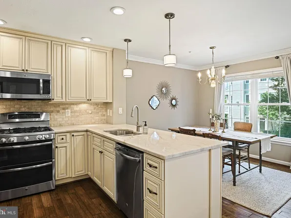 12908 Fair Briar Ln, Fairfax, VA 22033