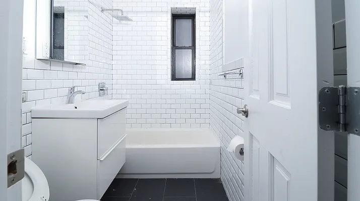 Rented by Reliance USA Inc | media 25