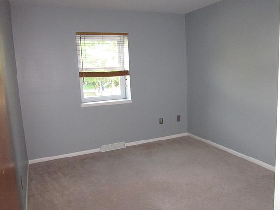 1st Bedroom, 2nd Bedroom alike