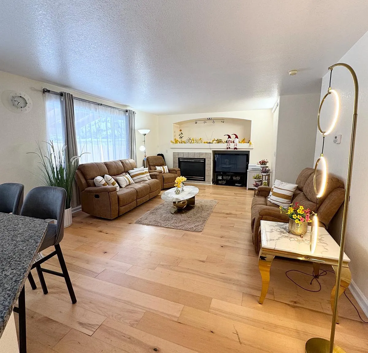 4 bed, 2459 sqft, $3,200 — Photo 4