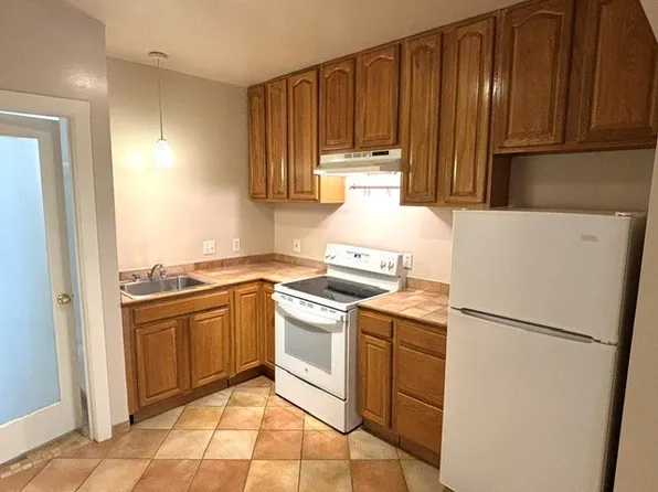 491 Mandana Blvd #A, Oakland, CA 94610