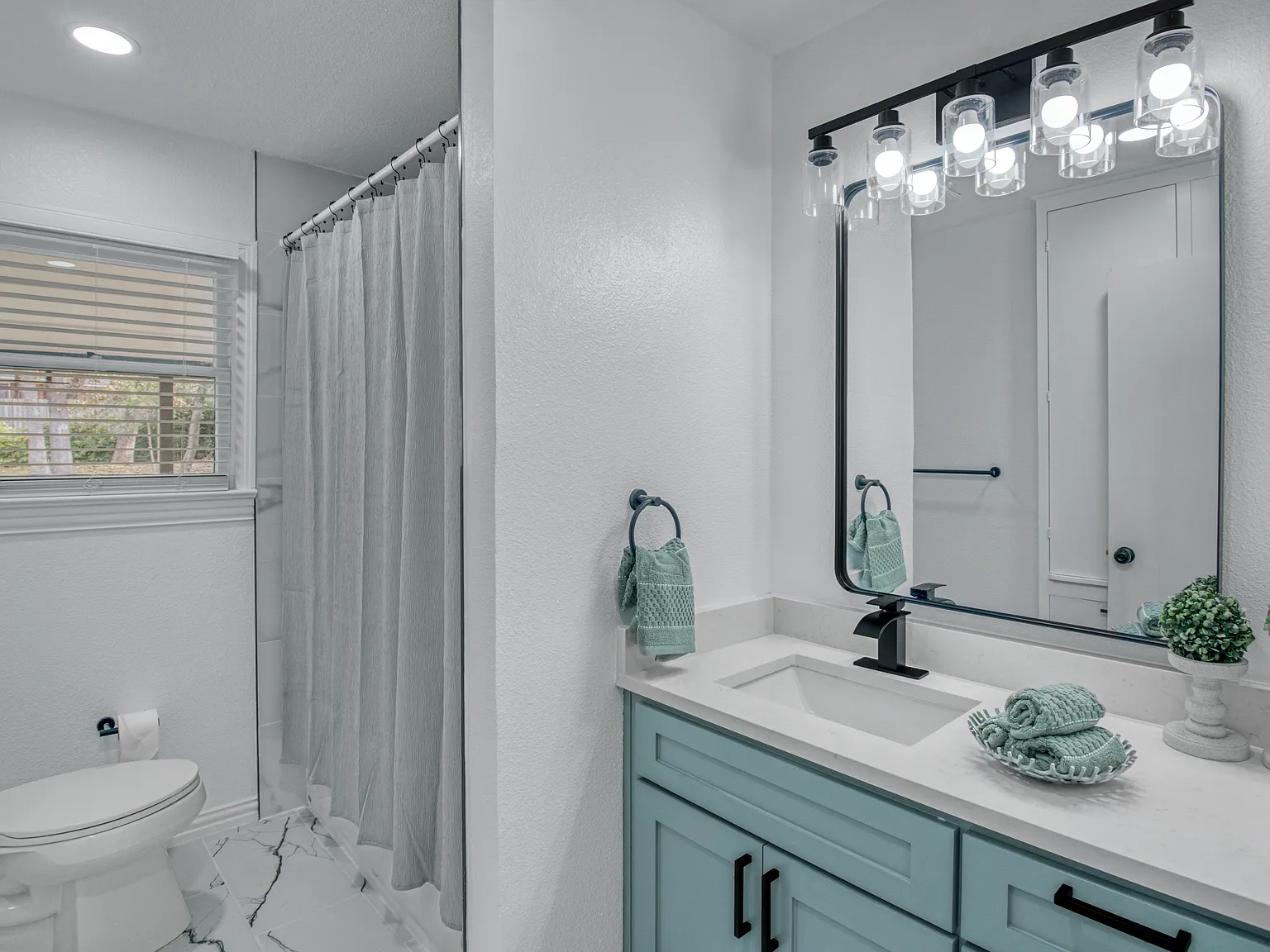 3 bed, 1595 sqft, $2,300 — Photo 2