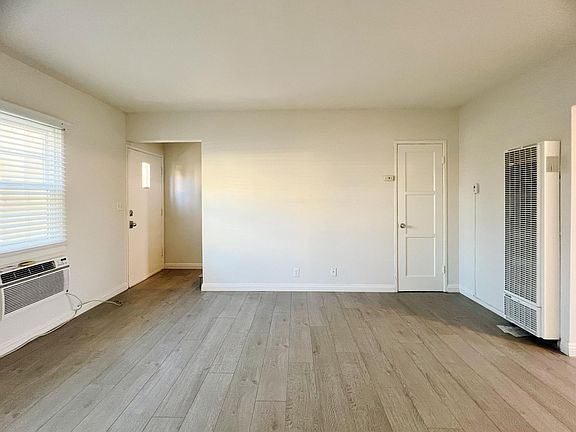 4th image of 865 S Marengo Ave APT 11