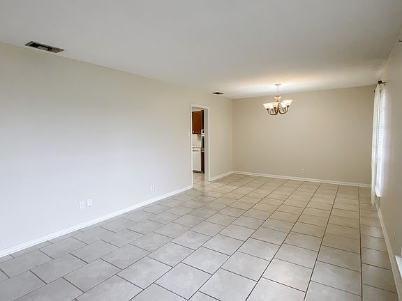 4th image of 1601 S Whispering Woods Dr