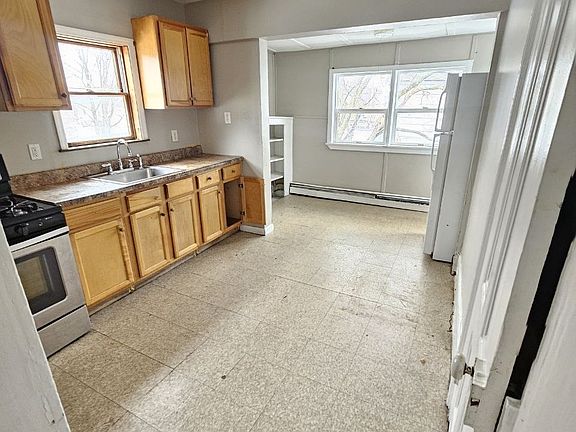 2nd image of 25 Broad St Unit 2