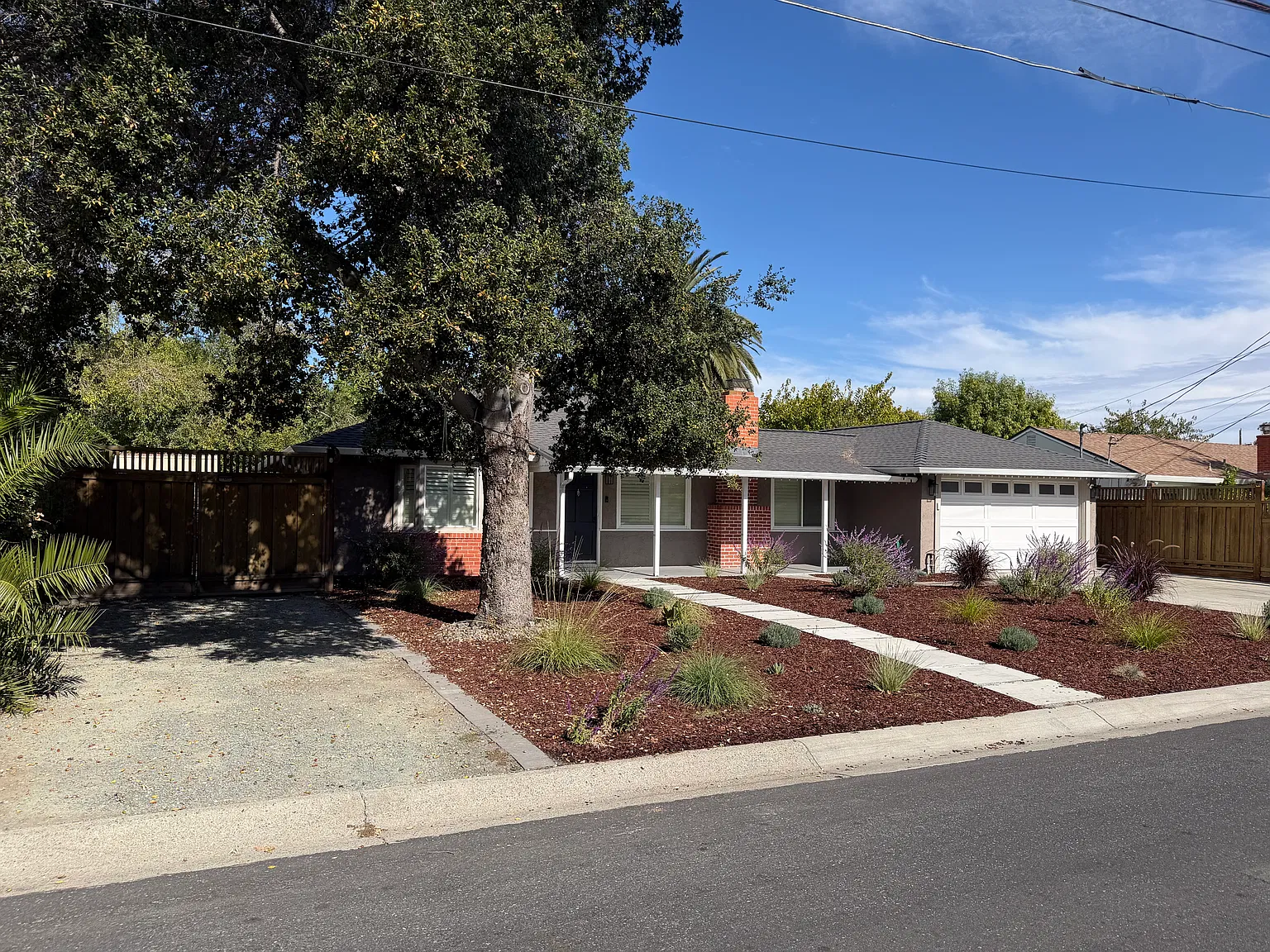 4 bed, 1696 sqft, $4,700 — Photo 2