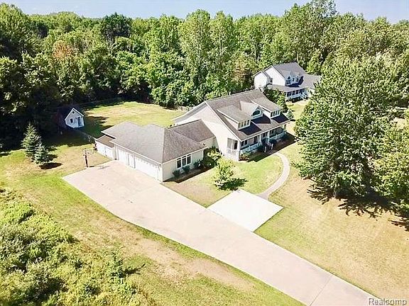 2nd image of 3823 Spartan Dr