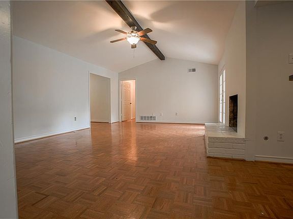 5th image of 1103 Chapel Creek Ct