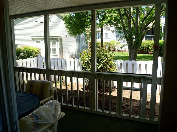 Garden/Side Yard